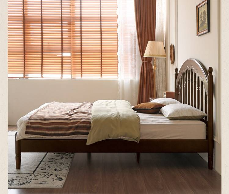 Poplar Solid Wood Bed — American Windsor Style with Retro Vertical Strip Design
