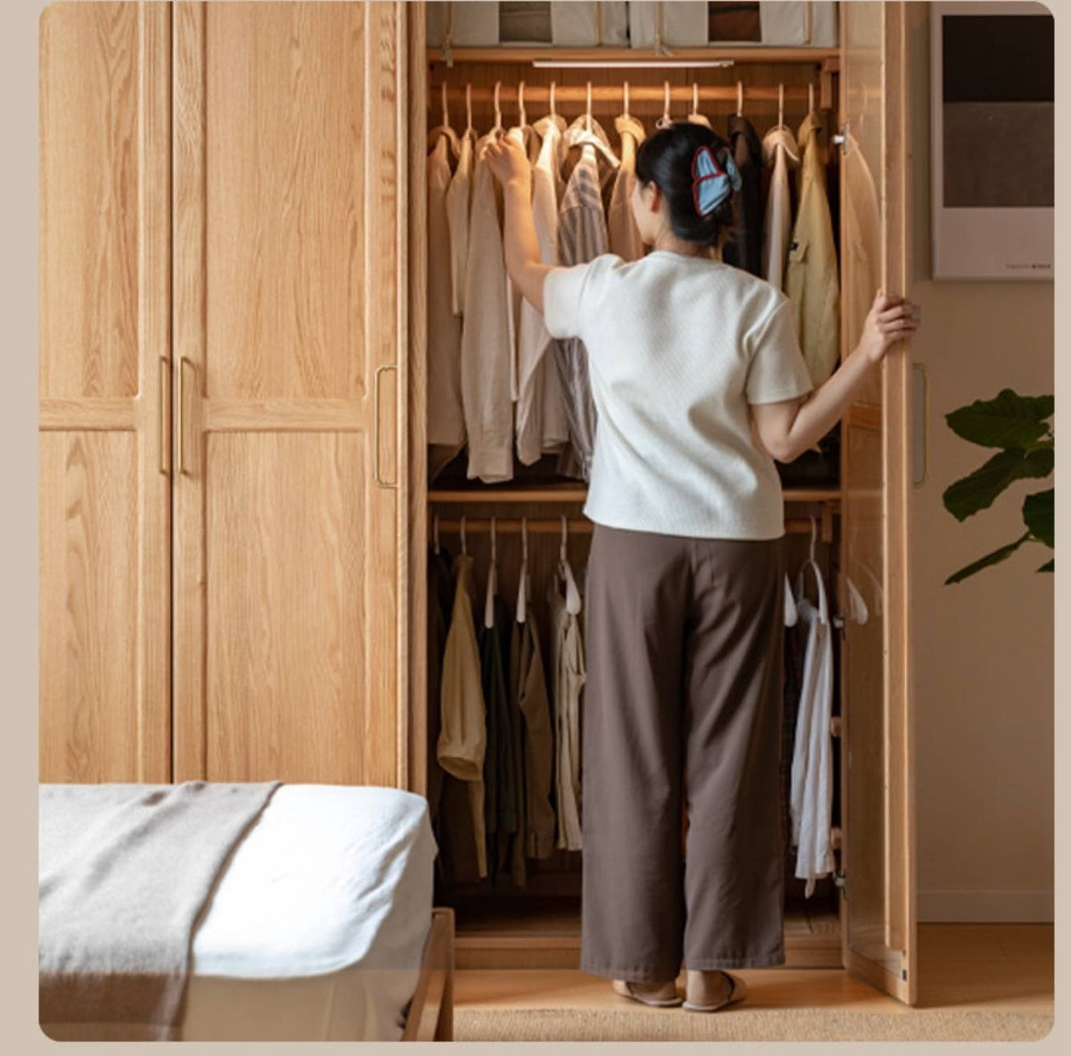 Oak Solid Wood Arched Rattan Door Wardrobe