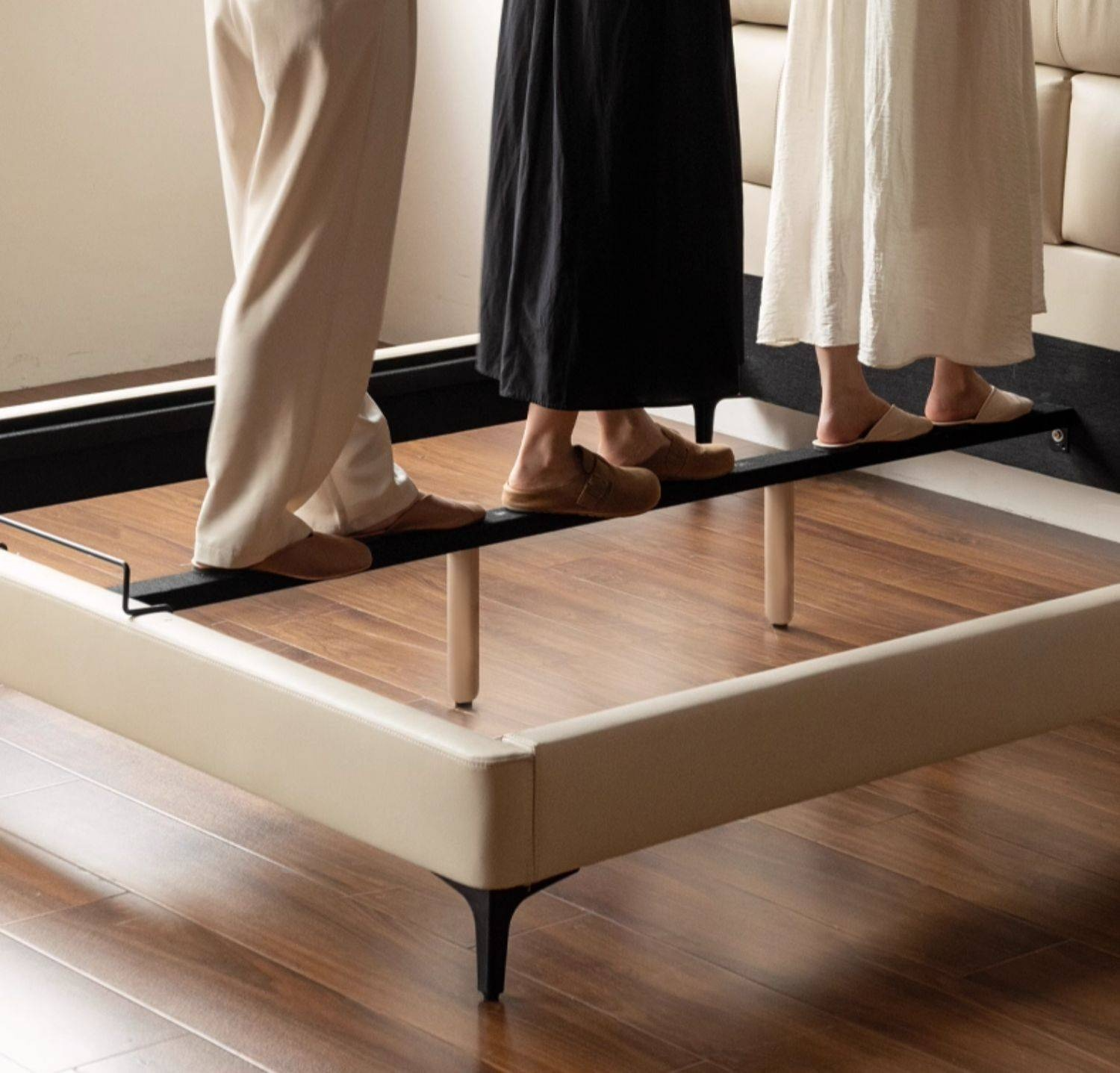 Genuine Leather Italian Light Luxury Soft Bed, White Cream Style