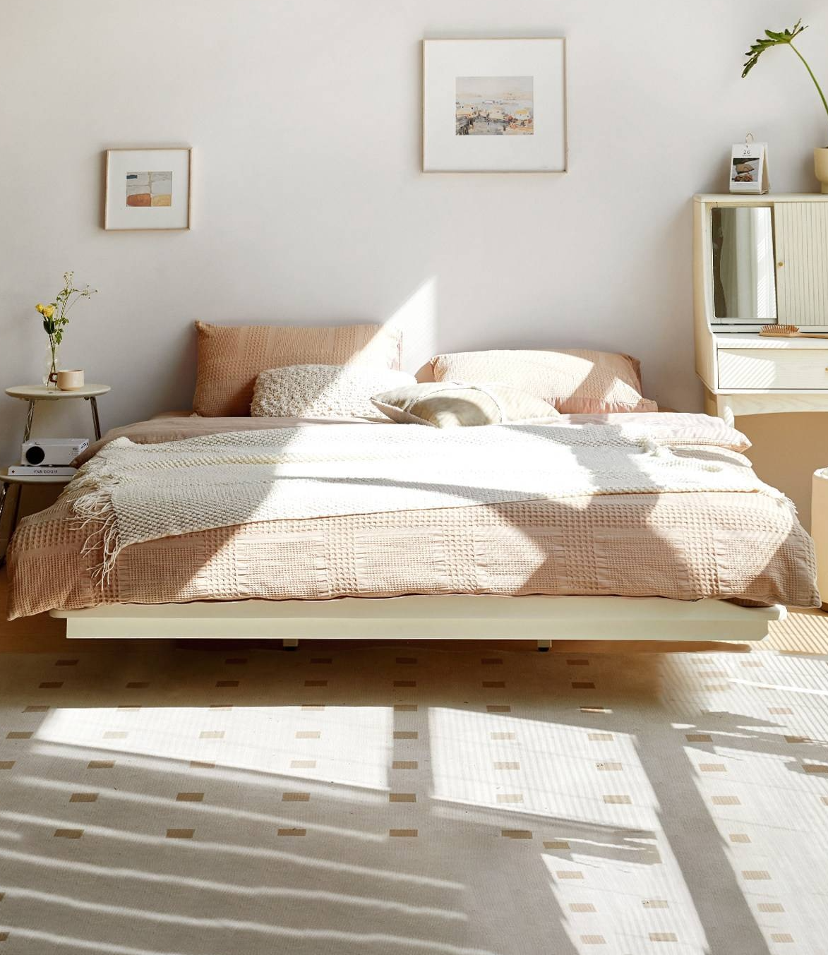 Pine Solid Wood Platform Bed, Headboard-Free Bed, Floor-Standing Floating Bed