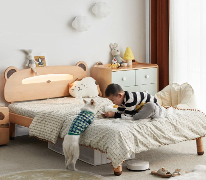Oak solid wood children's bed with light")