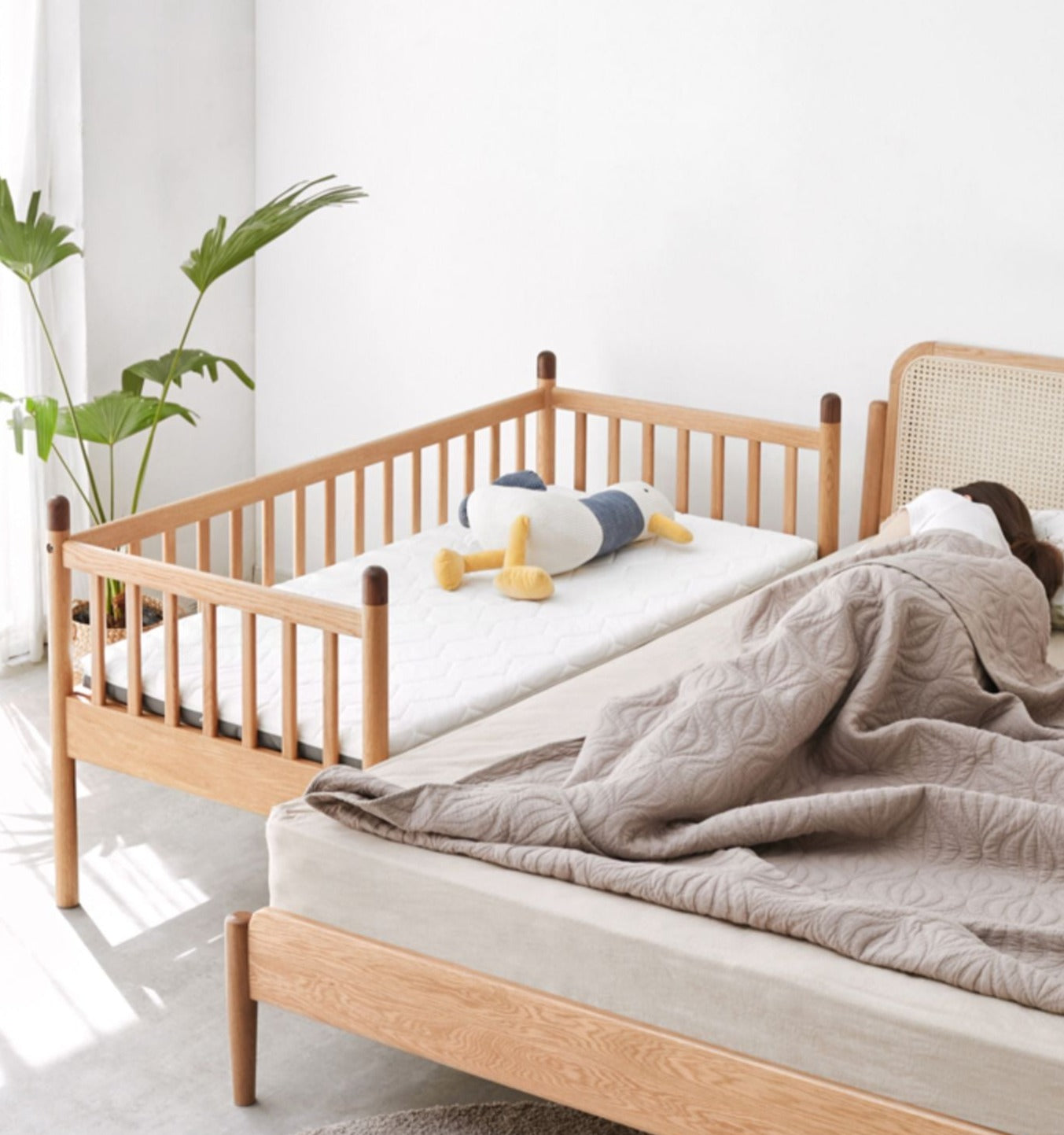 Oak solid wood Toddler Bed"